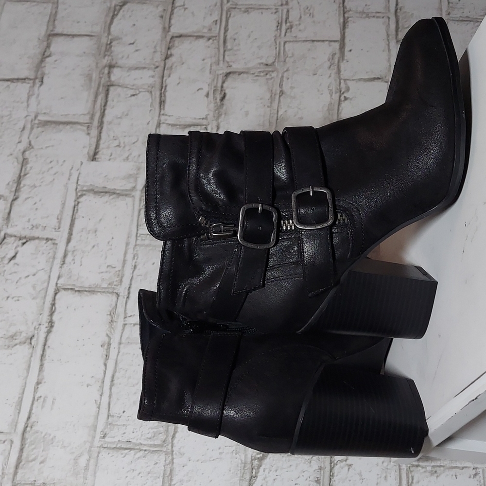 Carlos Santana, Black Buckle Booties, 8.5M women's. they run a little small.